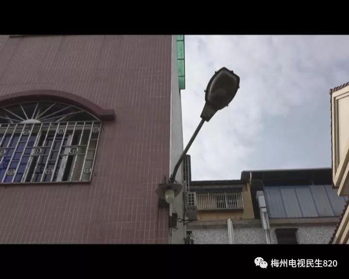 街道地处城区，竟然十多年都没路灯！这是怎么一回事？