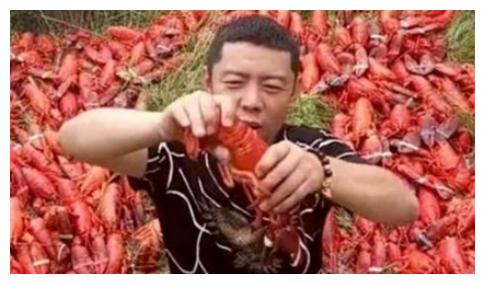 网红吃播有多假？火锅底料是面包，龙虾是塑料，连人都是假的