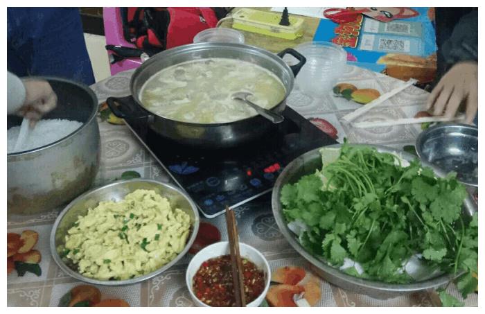 老公朋友经常来店里吃喝，要鱼要肉还拿店里烟酒，生意还怎么做