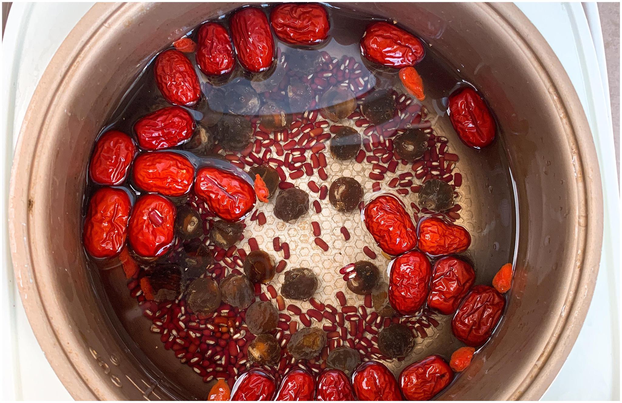 女人皮肤暗黄长斑?别急!早餐喝碗“三红”,养护皮肤显年轻!