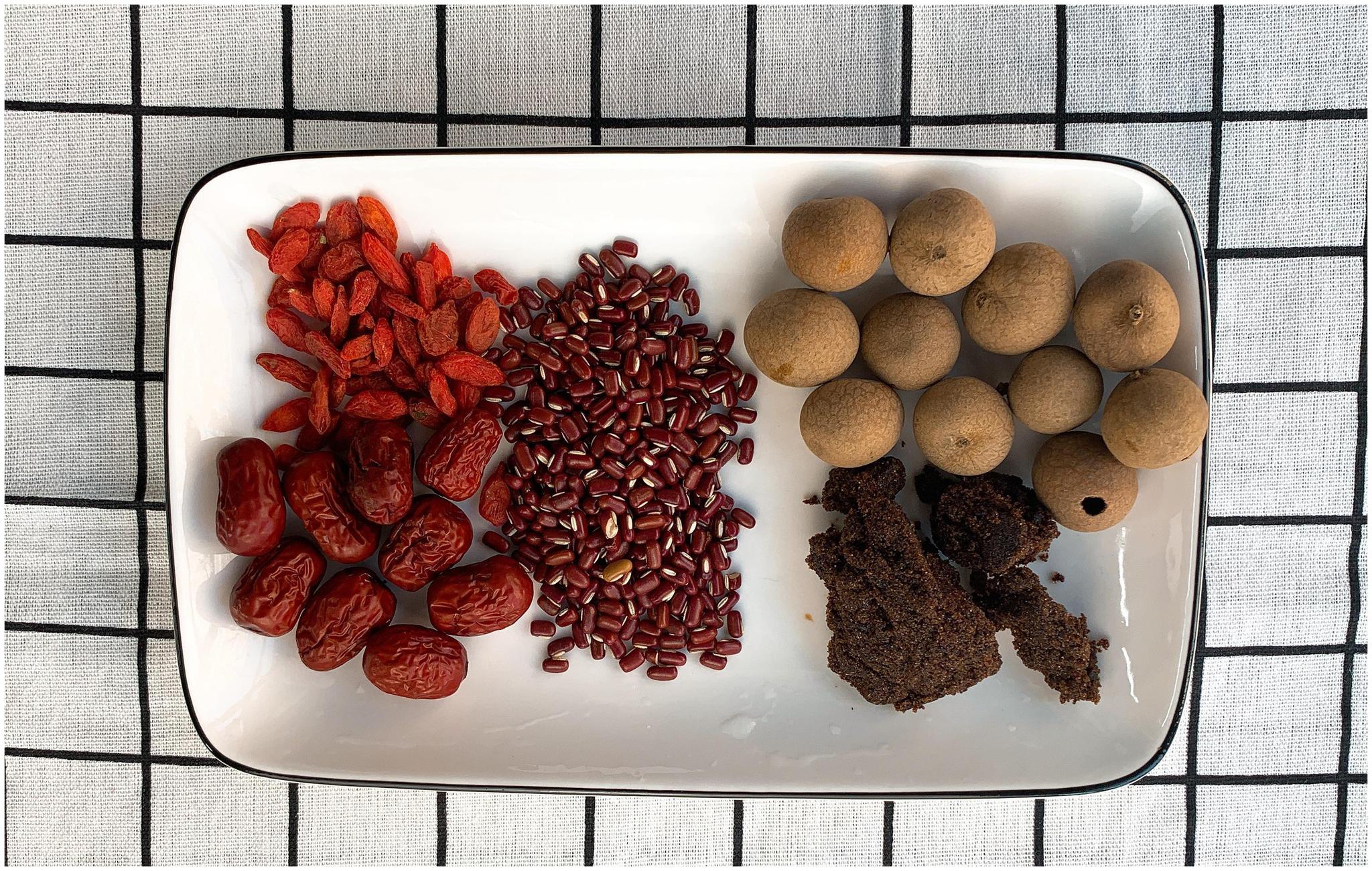 女人皮肤暗黄长斑?别急!早餐喝碗“三红”,养护皮肤显年轻!