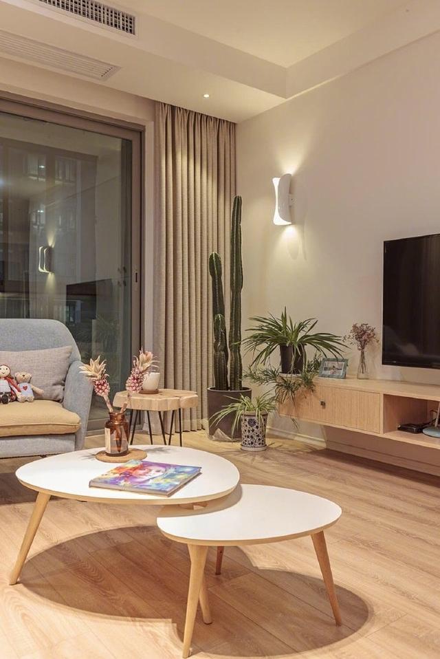 浅色系的客厅空间，电视背景墙的配色如何做？这些搭配给你好看