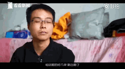 父亲用肩膀扛出市中心一套房！父母的脊梁，是孩子触底时的弹簧