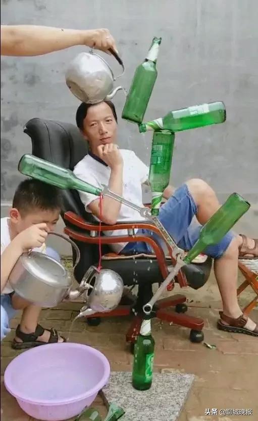 缝纫机放在啤酒瓶口上纹丝不动？！聊城“电工哥”成“平衡术”高手