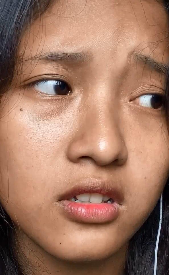抖音最“丑”素颜女孩走红，五官出奇美，网友：和网红只差化妆品