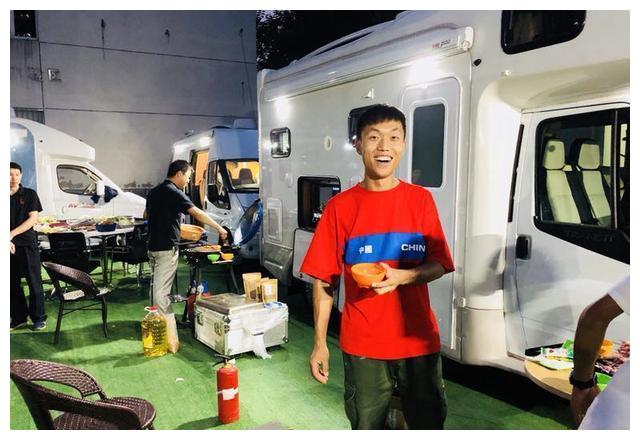 房车应该这么玩，烧烤，K歌