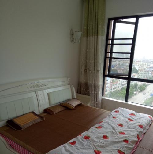 准媳妇看到婚房背景墙被老妈装成这样，大吵一架说不结婚了！