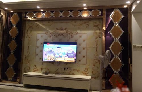 准媳妇看到婚房背景墙被老妈装成这样，大吵一架说不结婚了！