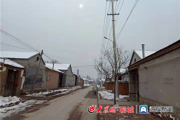 高唐一村庄自筹资金安路灯 34盏灯照亮村民回家路