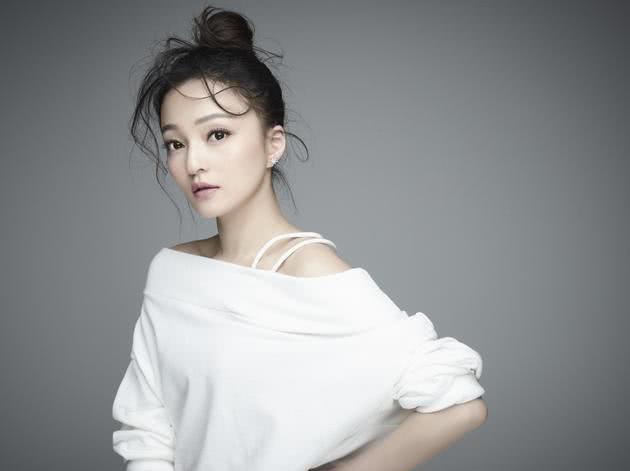 张韶涵晒自拍 网友：看成李小璐 化珍珠眼妆被怼难看