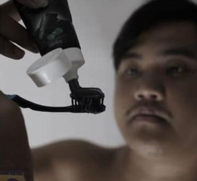 泰国COS帝：一根牙刷跟牙膏，还能玩出这操作，作品一出就炸锅