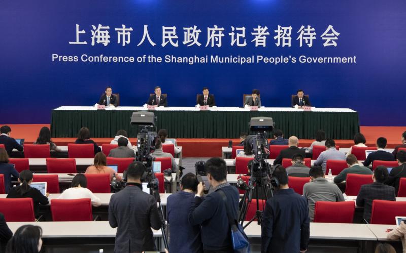 加装电梯、苏州河两岸贯通……上海市民关心的,应勇都回答了