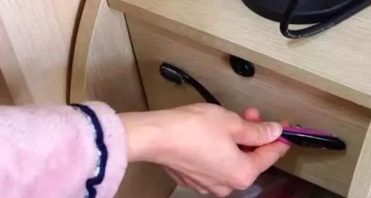 安顺：旧牙刷用吹风机吹一吹，厨房卫生间都能用上