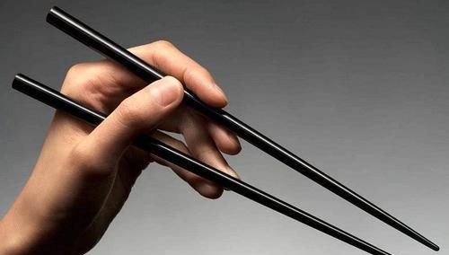 英媒发布“禁筷令”，告知：为了环保，中国人最好禁止使用筷子