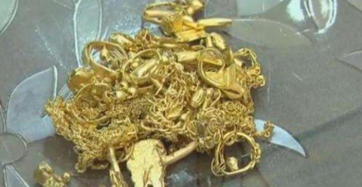 小伙网购充电器，打开快递却是一包黄金，想归还却被当成骗子