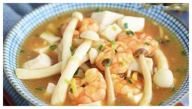 精选美食：鲜蘑菇炖豆腐，酱烧小土豆，肉末炖宽粉，辣椒炒猪肝