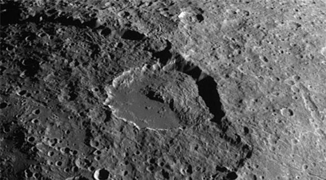星球表面發現“焊接痕跡”,科學家：像是有人故意拼接的