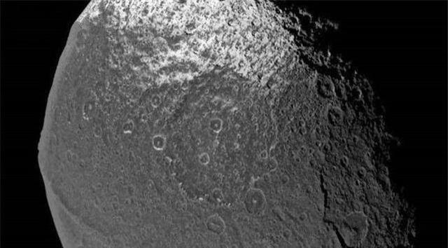 星球表面發現“焊接痕跡”,科學家：像是有人故意拼接的