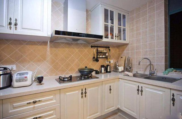 厨房东西安装不对,影响使用和方便性,尤其这2种息息相关的东西