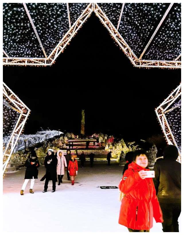 长春世界雕塑园冰雪灯光秀