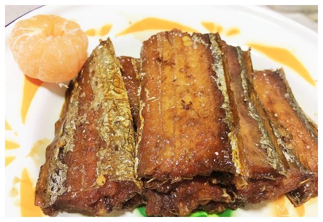 小时候念念不忘的五香酥带鱼罐头，自己在家也能做，比买的还好吃