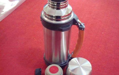 提醒：保温杯不能装这三种水，八成人一直在做，别再傻傻犯错了！