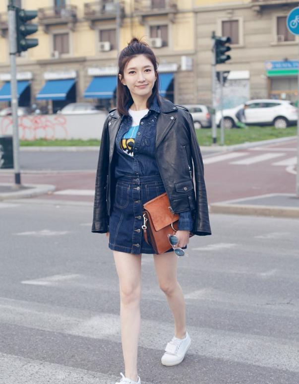 江疏影真是潮!穿透明靴子露出袜子颜色,全被双腿抢尽了风头