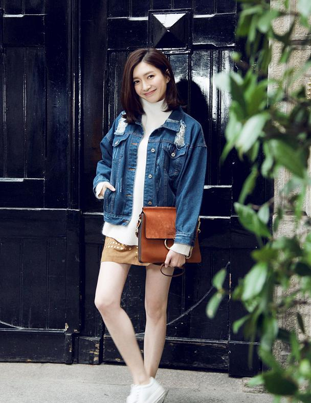 江疏影真是潮!穿透明靴子露出袜子颜色,全被双腿抢尽了风头