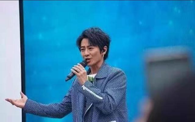 曾说不与别人共用男人和牙刷，现如今又成什么样了？