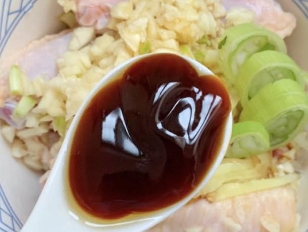 吃完一个又一个，蒜香味浓郁超满足，一道蒜香蜂蜜蚝油鸡翅