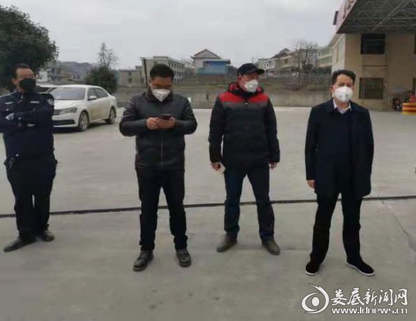 石冲口镇:万众一心筑起钢铁长城 众志成城全力攻坚战疫