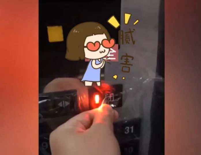疫情当前，电梯流行这样按