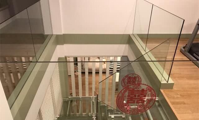 晒晒我的240平复式婚房,我家玻璃楼梯设计,小区只此一个