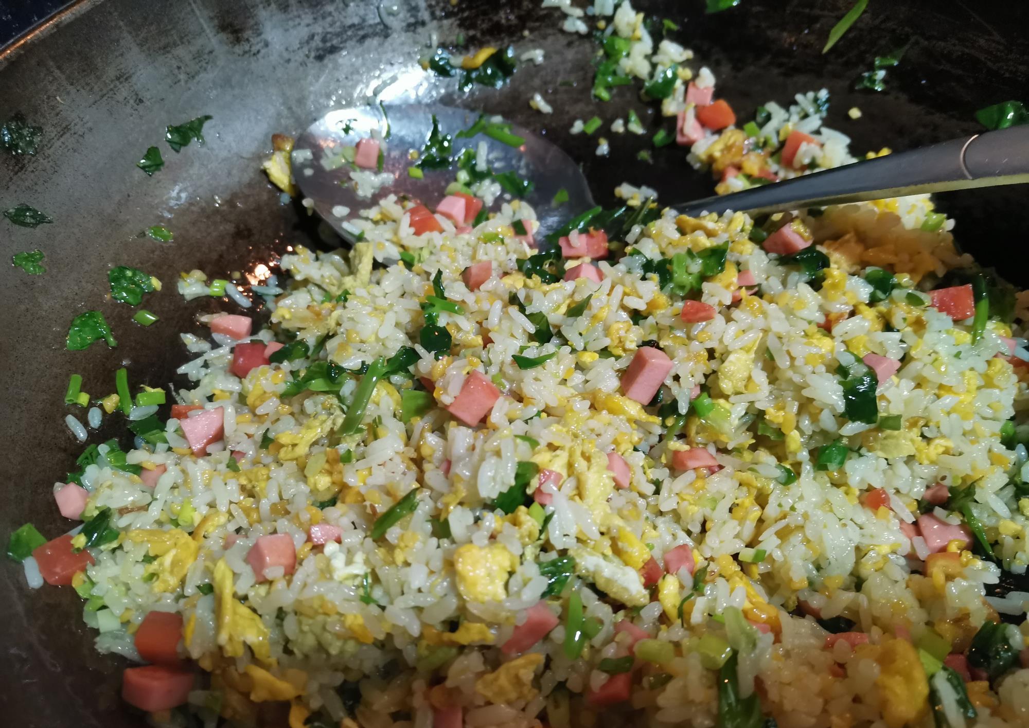 烧烤味蛋炒饭在家呆久了解解馋
