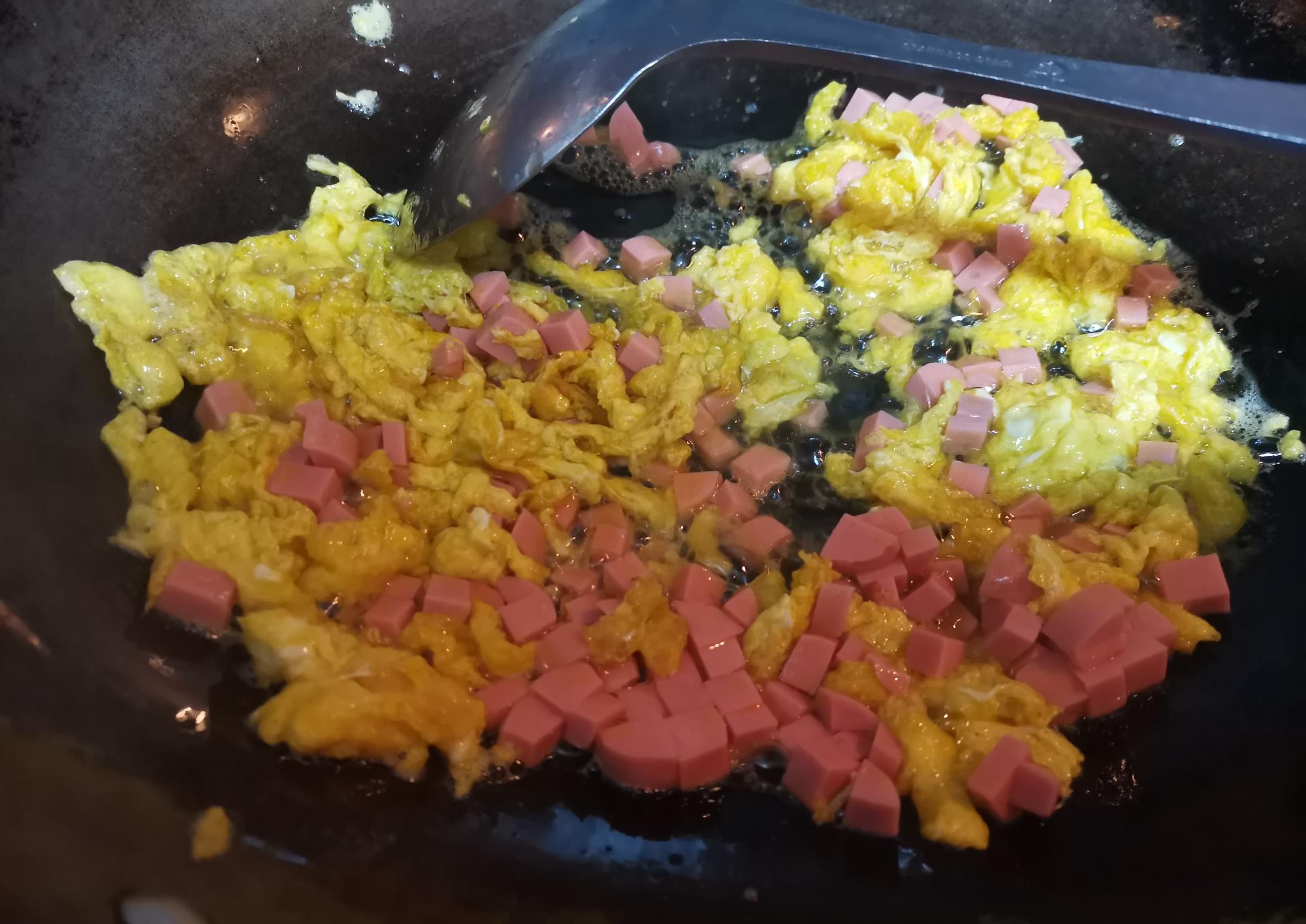 烧烤味蛋炒饭在家呆久了解解馋