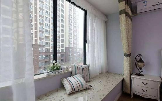 飘窗别做大理石了,冬天冰冷冷的,现在流行做这种,时尚又实用!