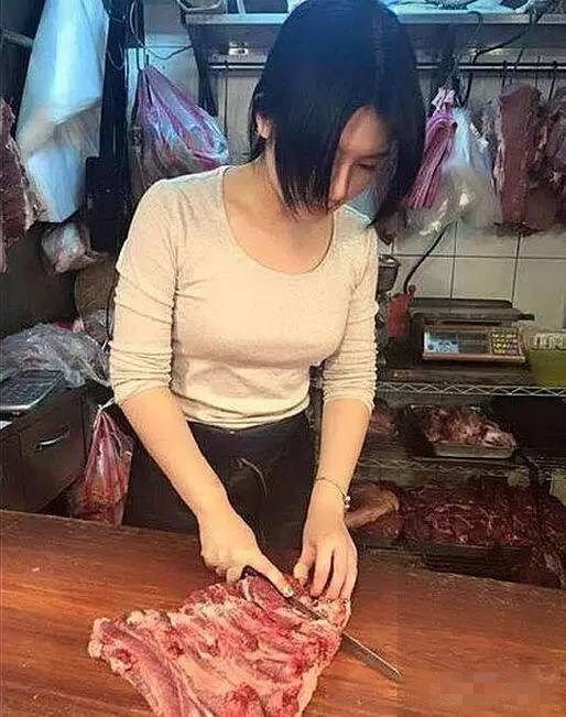 海归女硕士当“猪倌”，店铺生意火爆，都忙不过来