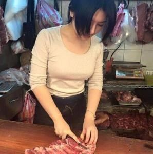 海归女硕士当“猪倌”，店铺生意火爆，都忙不过来