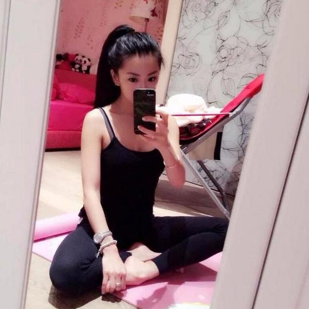 参观程晓玥住的豪宅，户外配置喷泉游泳池，厨艺也是十分好的