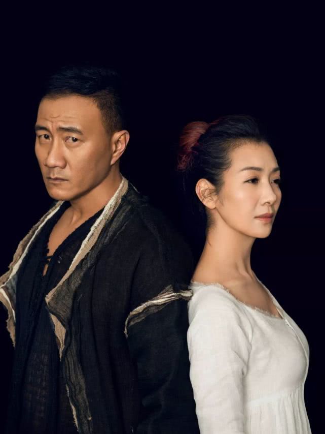 终极钢铁直男！妻子卢芳情人节秀恩爱，胡军反问：为啥节日快乐？