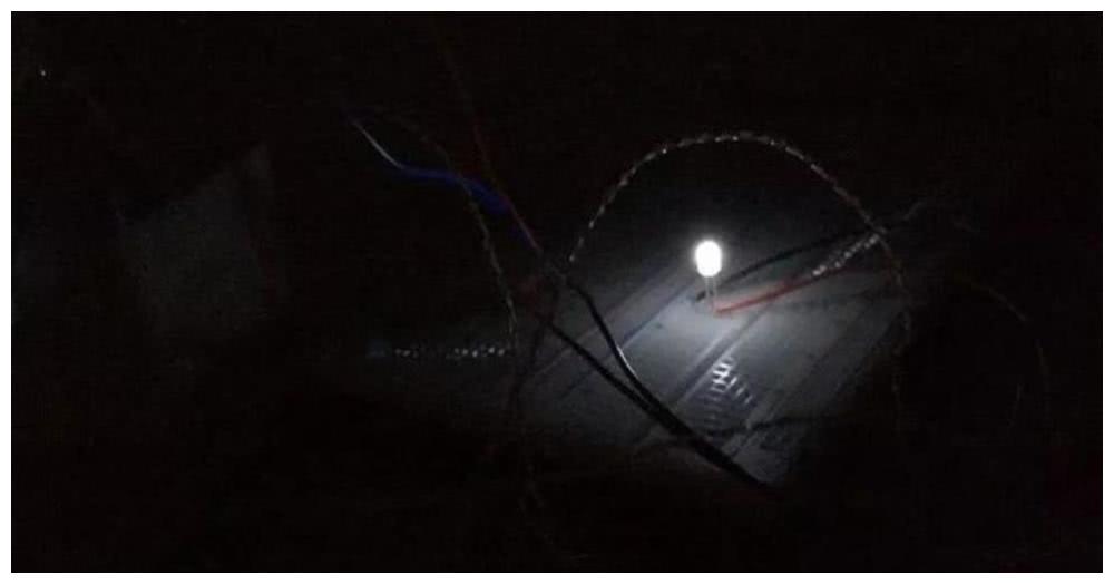 “反太阳能装置”诞生，专门以黑暗能量为食，白天吸热晚上吸冷