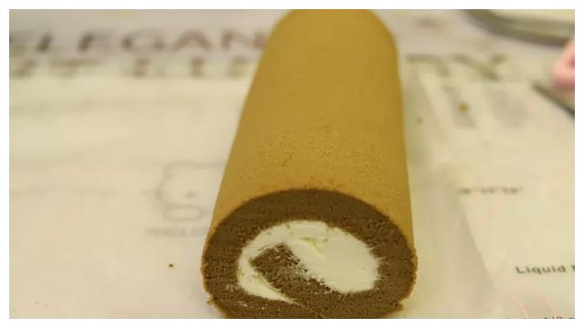 闲着在家？来挑战一下这款完美毛巾面的咖啡戚风蛋糕卷吧