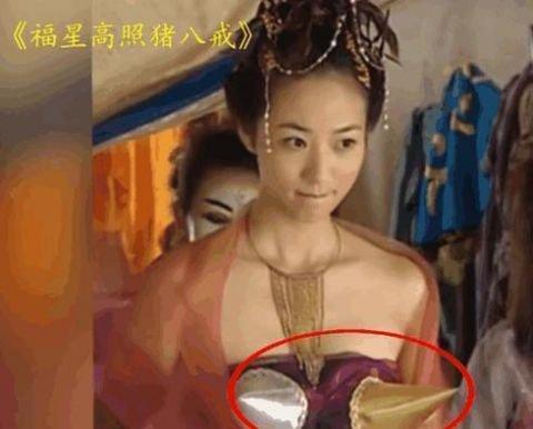 明星们的雷人造型！关晓彤发型酷似缝纫机，而韩雪着实辣眼睛