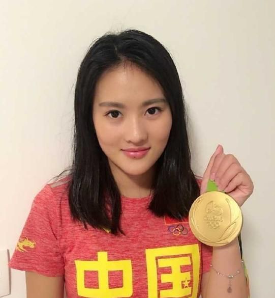 27岁跳水五金王陈若琳 退役4年 今秒变时尚宠儿 穿搭追星两不误