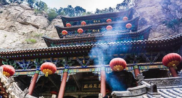 中国会“动”的古建筑，仅仅依靠九条链条固定，游客：只敢远观