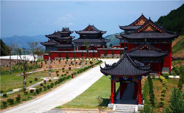 中国会“动”的古建筑，仅仅依靠九条链条固定，游客：只敢远观