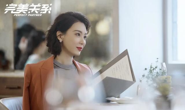 《完美关系》首播就迎来槽点,黄轩成全能人才,楼梯间接生也会