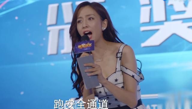 《完美关系》首播就迎来槽点,黄轩成全能人才,楼梯间接生也会