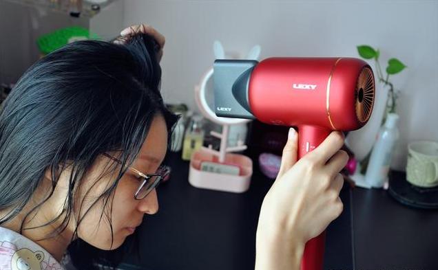 万千护发不如莱克吹风机，快干水润护发神器