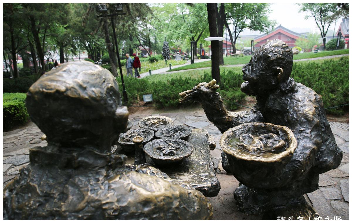 陕西八大怪雕塑版与现实版，浓缩关中最具特色最有味道的生活场景